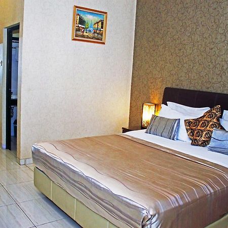 Hotel C3 Semarang Ngoại thất bức ảnh