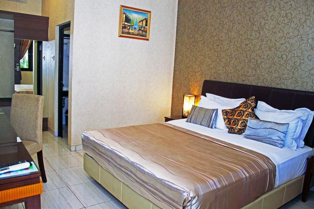 Hotel C3 Semarang Ngoại thất bức ảnh