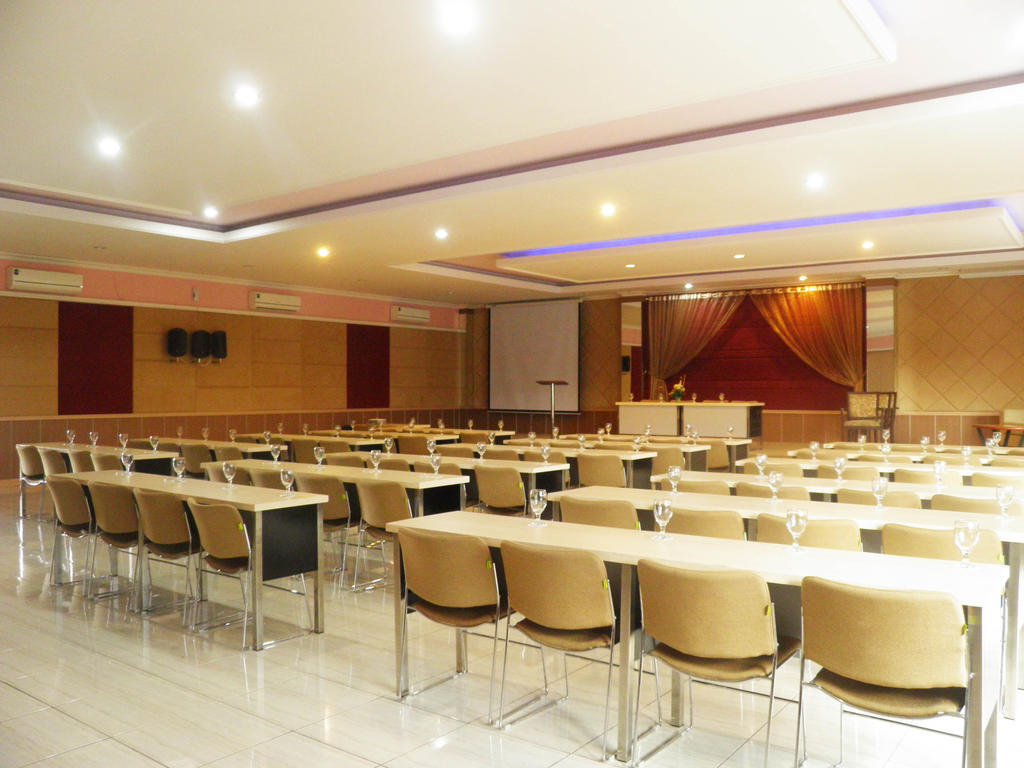 Hotel C3 Semarang Ngoại thất bức ảnh